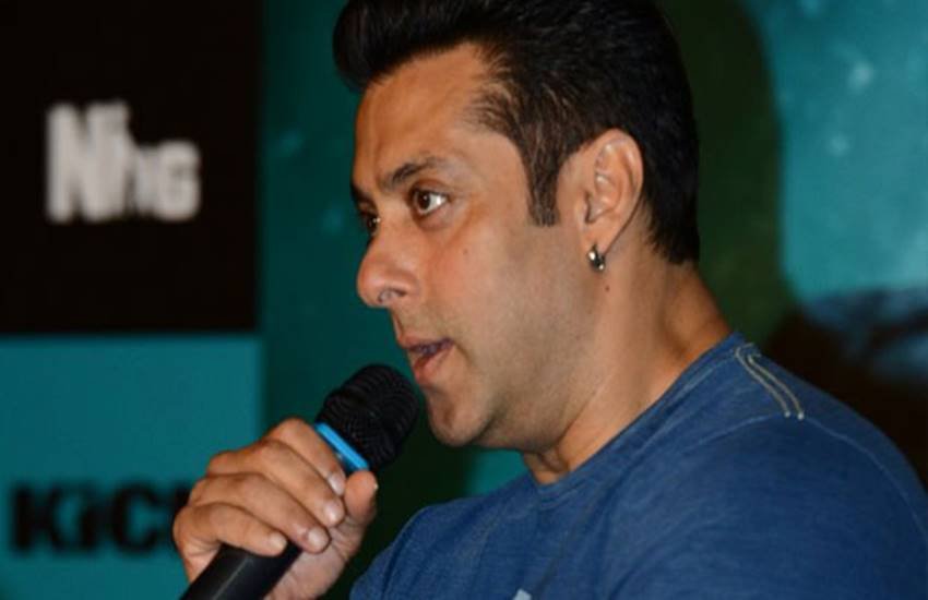 salman-khan salman khan tubelight, tubelight, salman khan paintings, salman khan paints tubelight, tubelight salman khan painting, salman khan news, tubelight news, salman khan tubelight news, tubelight on sets, salman khan paints, salman khan painting pics, Entertainment News in Hindi, Jansatta News in Hindi