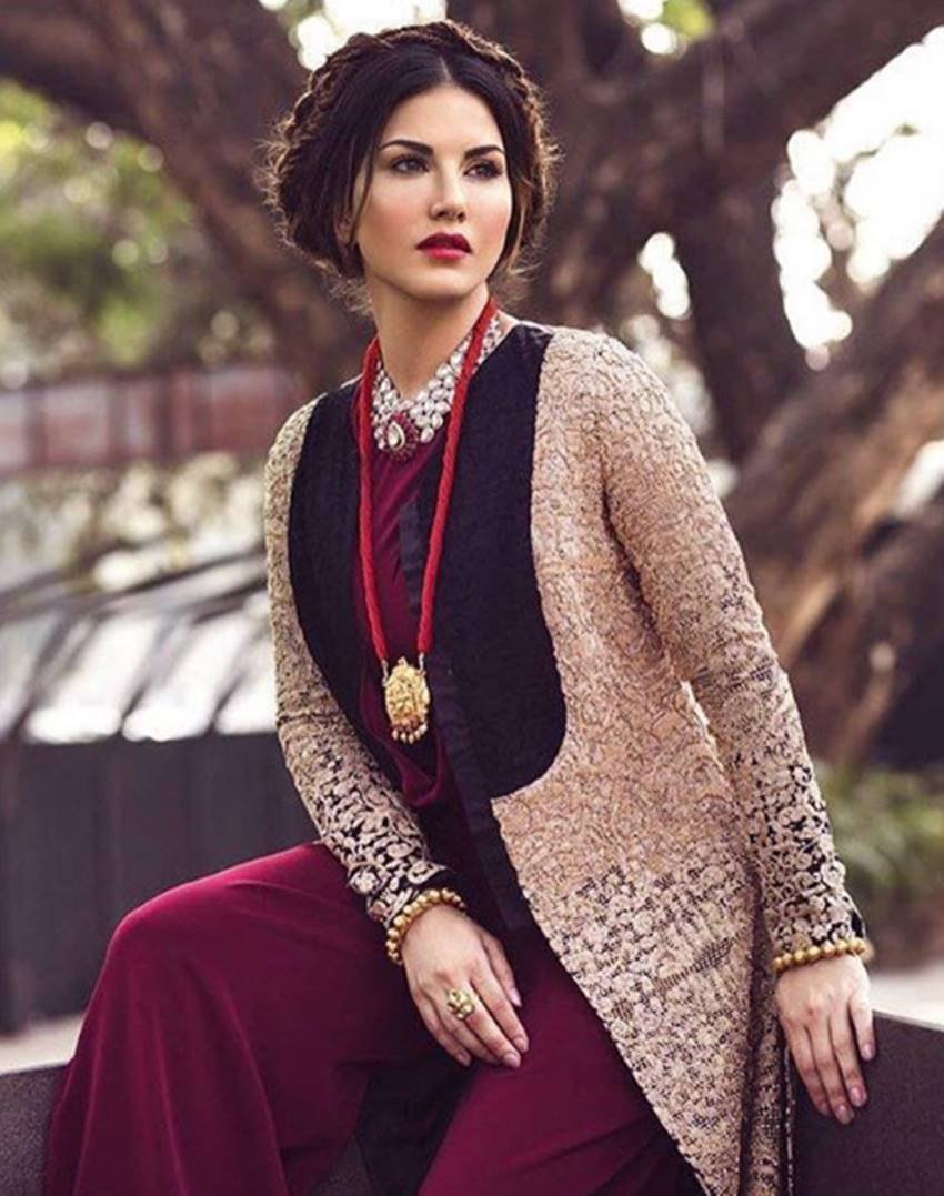 sunny-leone-cultural-get-up-photos7 sunny leone, Sunny Leone photos, Sunny Leone pics, Sunny Leone images, Sunny Leone movies, Sunny Leone news in hindi, Sunny Leone in Indian Dress, Sunny Leone in traditional Indian dress, sunny leone in saree, sunny leone indian culture dress, best sunny leone pics, Photos, Bollywood News, Entertainment news Nishu