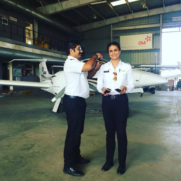 gul-panag-got-pilot-licence2 Gul Panag, Gulpanag, Pilot, Pilot pics, gul panag pilot, Chimes Aviation Academy, dhana india, gul panag website, gul panag pilot photos, CAA india, gul panag show, gul panag photos, gul panag aviation, gul panag political party, gul panag movie