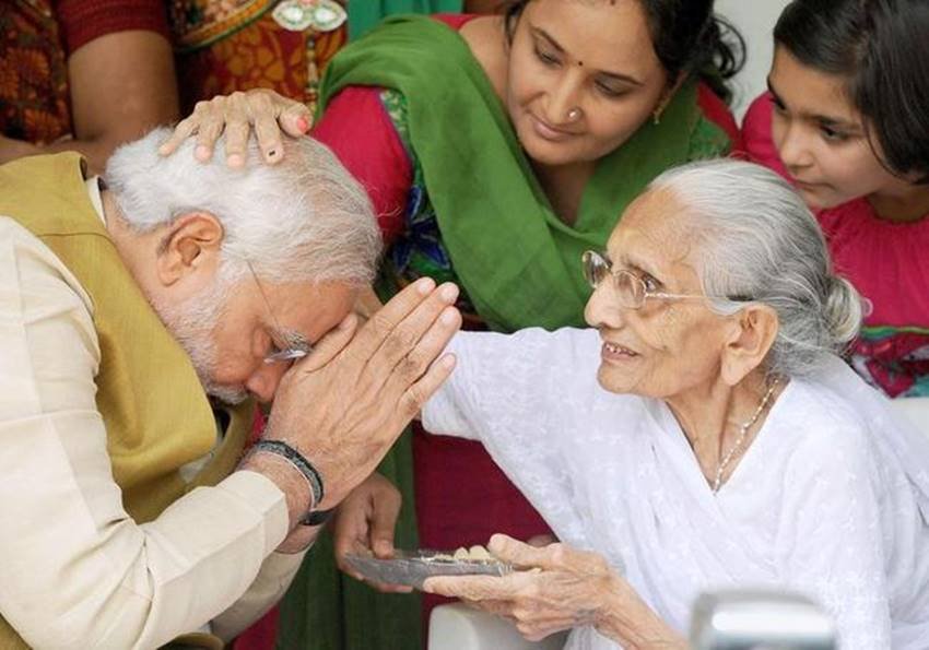Narendra Modi, Modi Mother, Heeraben Modi, Demonetisation, Narendra Modi Family, Loksabha Elections 2014, Modi with Mother, Modi Birthday, Note Ban, India, Jansatta