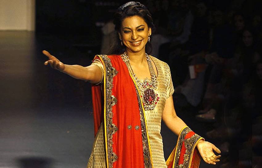 bollywood-actresses-worked-during-pregnancy-juhi-chawla-4 Actresses worked during pregnancy, bollywood actress worked in pregnancy, Kareena Kapoor Pregnancy Photos, Shridevi Pregnancy Photos, Jaya Bachchan Pregnancy Photos, Juhi Chawla Pregnancy Photos, Kajol Pregnancy Photos, Pregnancy Pics, Bollywood Actress Pregnancy Pics, Farah Khan Pregnancy Pics, Pregnant Bollywood Actress, Hot Photos, Baby Bump, Entertainment News