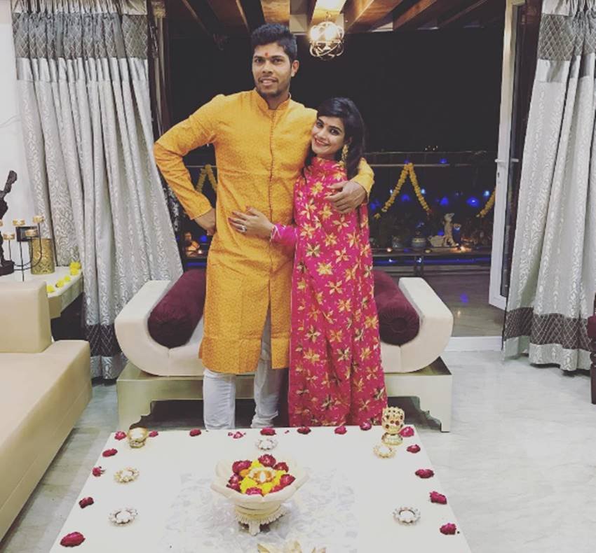 अपने पति उमेश यादव के साथ तानिया वाधवा। (Image Source: Instagram)
