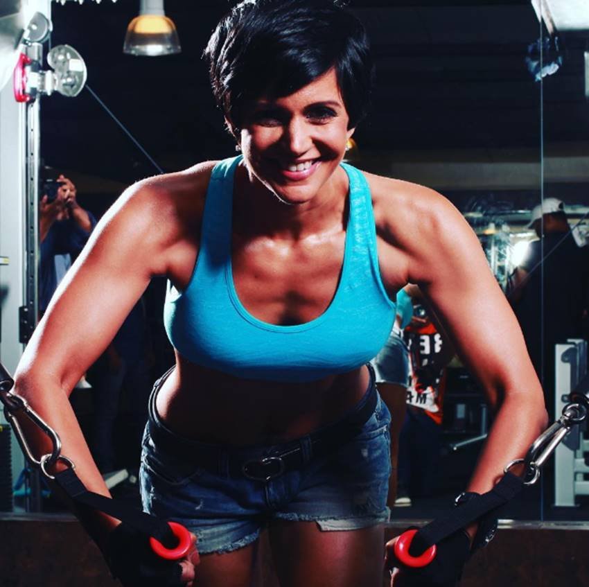 mandira-bedi-fitness-secret-diet-plan-and-hot-photos2 Mandira Bedi, Mandira Bedi Fitness Secret, Mandira Bedi Diet Plan, Mandira Bedi work out, Mandira Bedi age, Mandira Bedi profile, Mandira Bedi unknown facts, Mandira Bedi pics, Mandira Bedi hot photos, Mandira Bedi photos, Mandira Bedi tv shows, Mandira Bedi husband name, Mandira Bedi son name, entertainment news in hindi, bollywood news in hindi, tv news in hindi