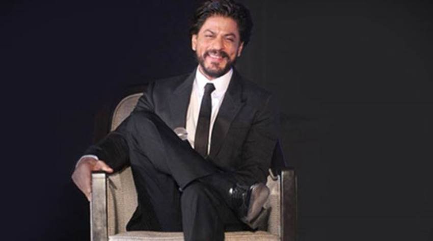 shahrukh khan twitter top followers, indian twitter poll, amitabh bachchan, deepika padukone, priyanka chopra, shah rukh khan, hrithik roshan, akshay kumar, indian express, bollywood news in hindi, entertainment news in hindi