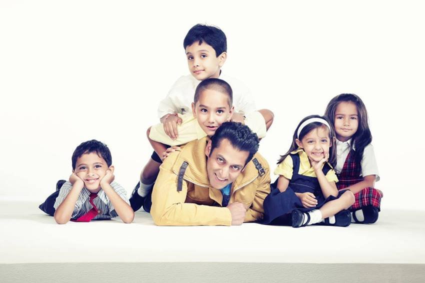 salman-khan-childrens-day-pics4 Salman Khan, Salman Khan children's day, salman khan celebrating children's day, salman khan kids photosshoot, salman khan with ahil, salman khan with yohan, pics, photos, bollywood news, entertainment news