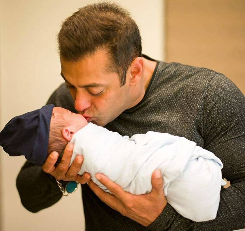 salman-khan-childrens-day-pics7 Salman Khan, Salman Khan children's day, salman khan celebrating children's day, salman khan kids photosshoot, salman khan with ahil, salman khan with yohan, pics, photos, bollywood news, entertainment news