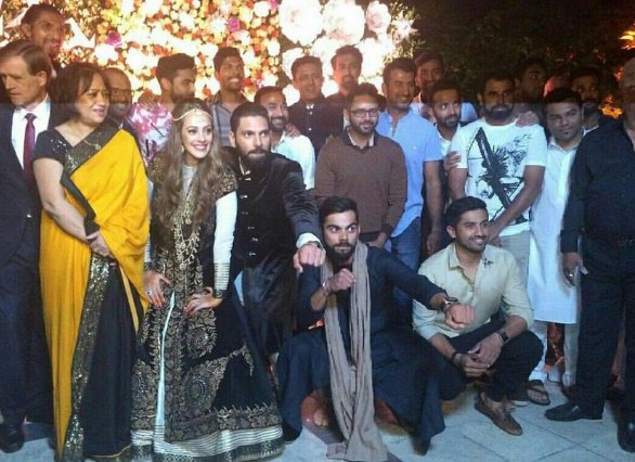 युवराज सिंह और हेजल कीच रिंग सेरेमनी के दिन। (Source: Twitter/Tellychakkar.com)