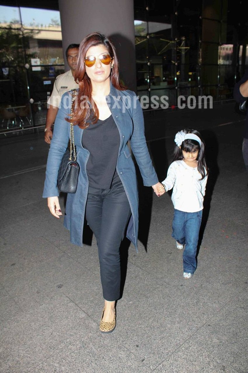 akshay kumar, Nitara, Twinkle Khanna, Ajay Devgn