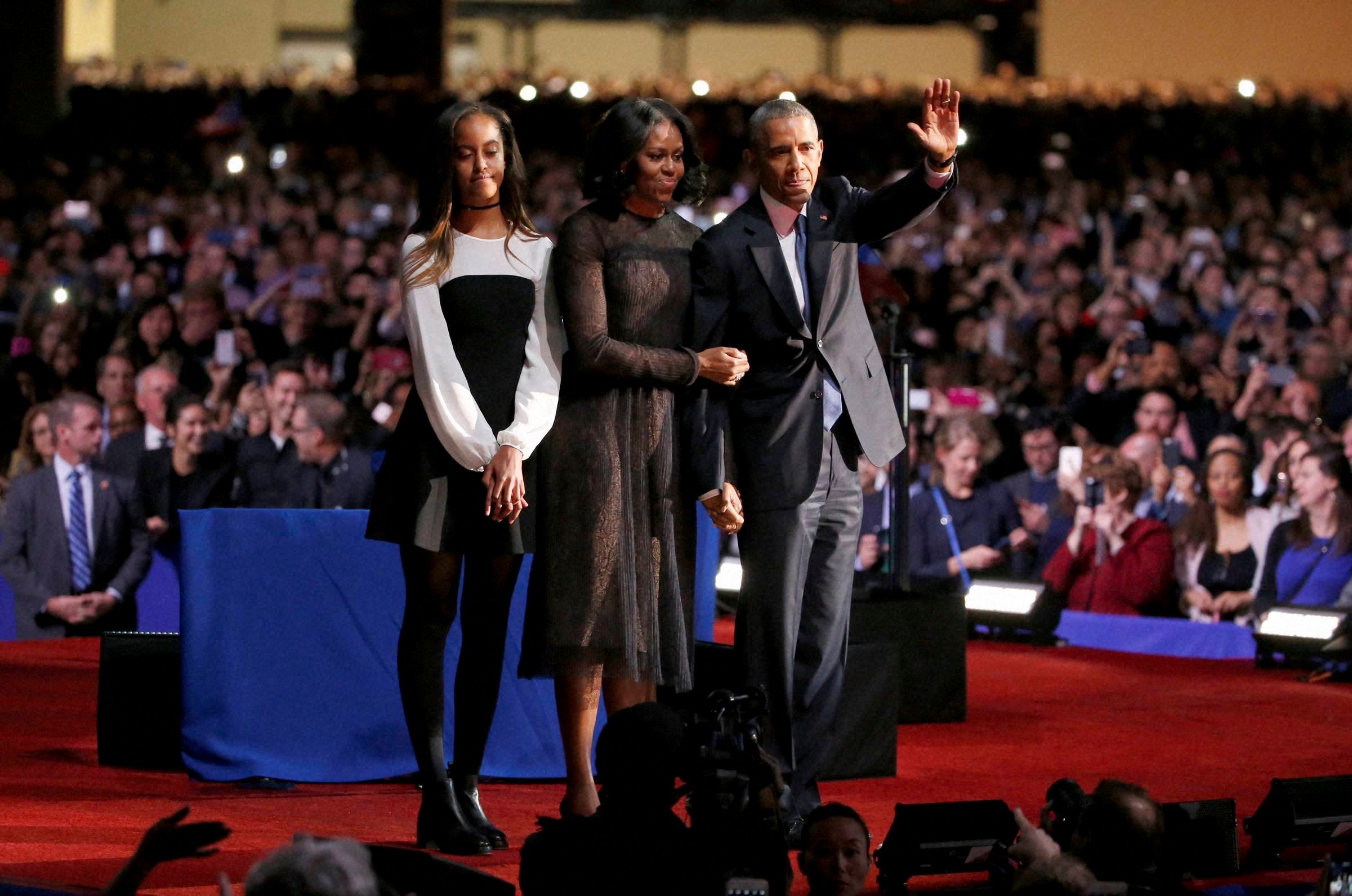 Barack Obama, Michelle Obama, Malia Obama, Joe Biden and Dr. Jill Biden Obama, Barack Obama, Barack Obama cry, Barack Obama wipes away tears, Barack Obama farewell address, Barack Obama cries at farewell address, india news, jansatta, obama farewell photos, obama speech, obama last address