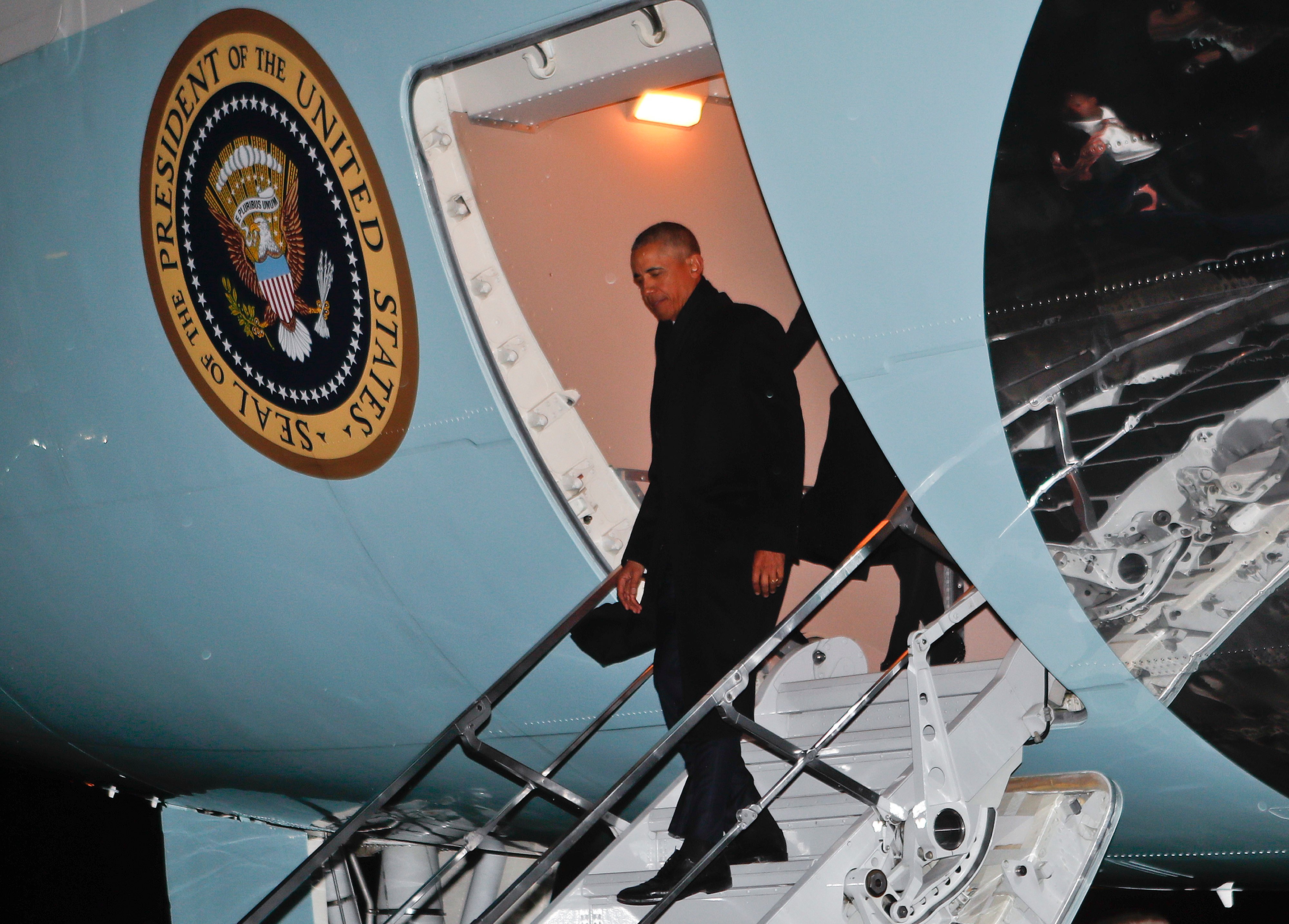 Barack Obama Obama, Barack Obama, Barack Obama cry, Barack Obama wipes away tears, Barack Obama farewell address, Barack Obama cries at farewell address, india news, jansatta, obama farewell photos, obama speech, obama last address