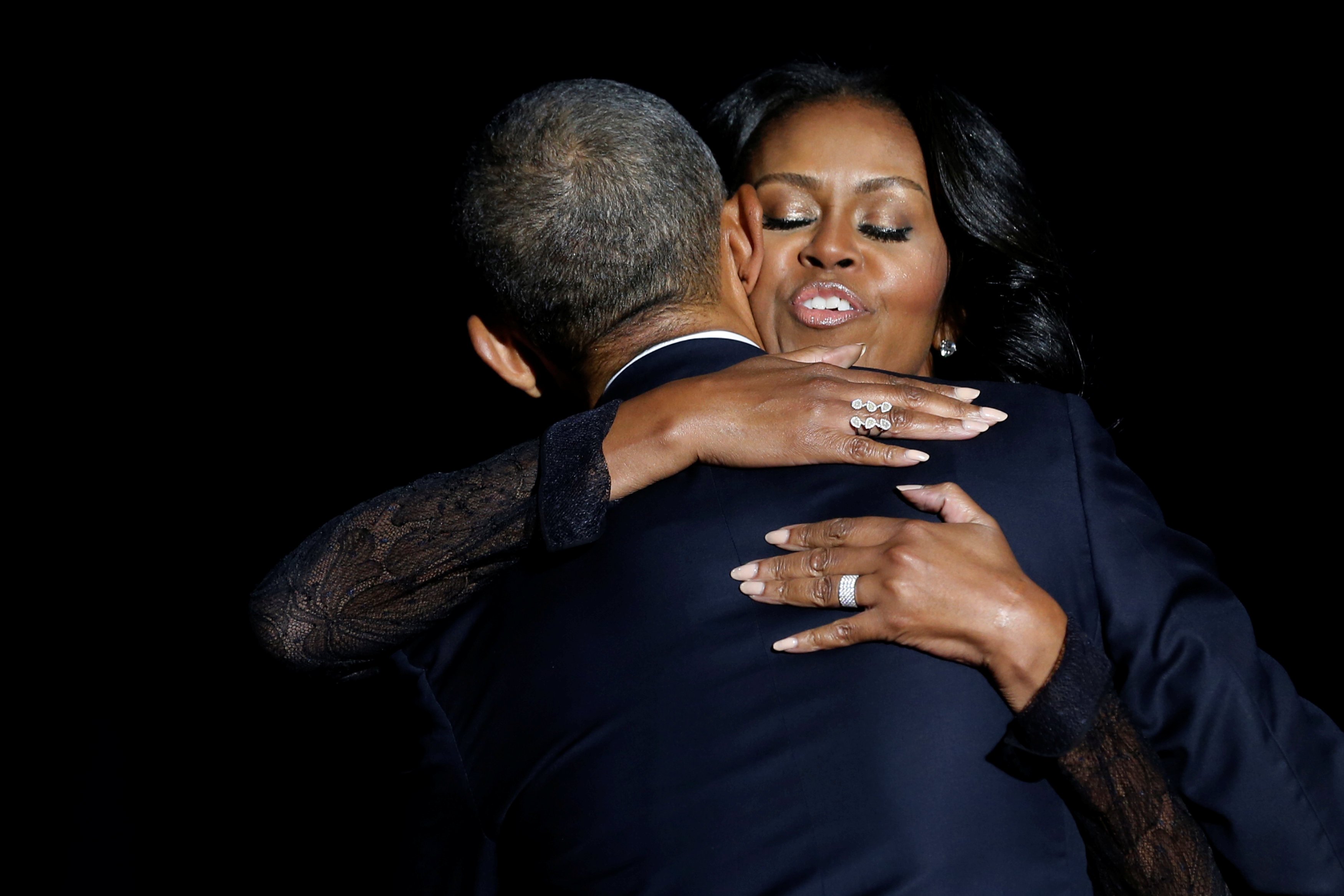 Obama embraces his wife Michelle Obama after his farewell address in Chicago Obama, Barack Obama, Barack Obama cry, Barack Obama wipes away tears, Barack Obama farewell address, Barack Obama cries at farewell address, india news, jansatta, obama farewell photos, obama speech, obama last address