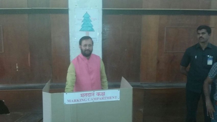 केंद्रीय मंत्री प्रकाश जावड़ेकर