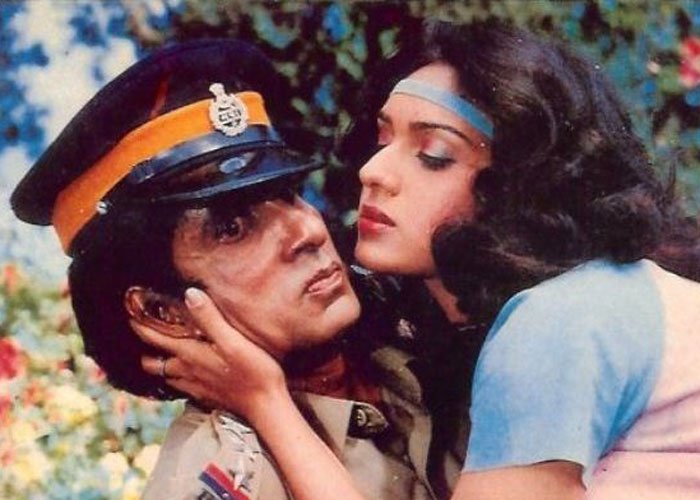 meenakshi-bigb Meenakshi Sheshadri, Now and Then, Lost actresses, Forgotten stars in bollywood, Rajkumar Santoshi, Amitabh Bachchan, Small town big name