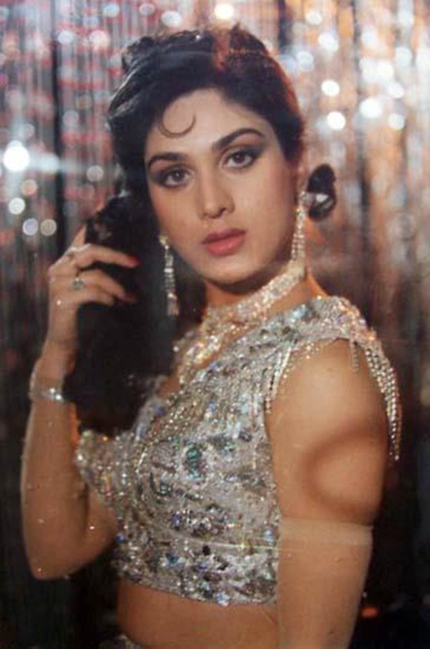 minaakshi10 Meenakshi Sheshadri, Now and Then, Lost actresses, Forgotten stars in bollywood, Rajkumar Santoshi, Amitabh Bachchan, Small town big name