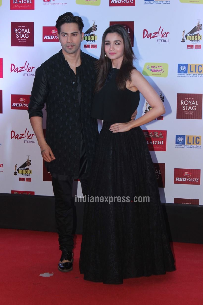 mirchi awards 2017 3 2017 awards, mirchi awards, alia bhatt, urvashi rautela, shilpa shetty, varun dhawan, poonam pandey, Divya Khosla Kumar, Maryam Zakaria ,Akanksha Puri , celeb fashion, sophie chaudhary, mirchi awards night
