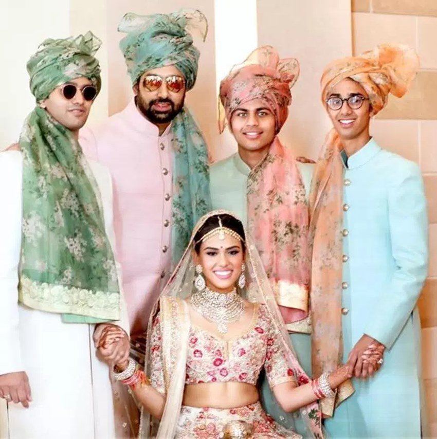 Amitabh Bachchan and Abhishek Bachchan Pictures 3 amitabh bachchan abu dhabi wedding, abhishekl bachchan abu dhabi wedding, abhishek bachchan anushka rajan wedding, abhishek bachchan sister wedding, abhishek bachchan dance wedding, aishwarya bachchan missing wedding, jaya bachchan abu dhabi wedding, bachchans attend wedding, bachchans abu dhabi wedding, anushka rajan wedding, bollywood weddings, big fat bollywood weddings, bollywood news, bollywood updates, entertainment news