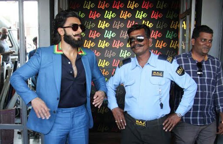 Ranveer Singh Photoshoot 1 Ranveer Singh, Ranveer Singh security guard, Ranveer Singh spotted, Ranveer singh pics, ranveer singh crazy pics, Aamir Khan meets his Dangal team, aamir khan with onscreen daughters, Aamir khan Fatima Sana Shaikh Sanya Malhotra, Aamir Khan Kiran Rao, Dangal cast pics, Aamir Khan with Dangal stars pics, Fatima Sana Shaikh and Sanya Malhotra pics