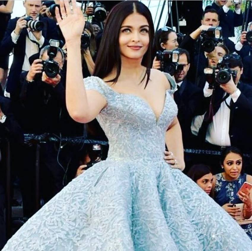 aish pic aishwarya rai cinderella, aishwarya rai disney princess, aishwarya rai cinderella pics, aishwarya rai disney princess pics, aishwarya rai bachchan, aishwarya rai bachchan cannes 2017, aishwarya rai bachchan 2017 cannes, aishwarya rai cannes 2017, cannes 2017 aishwarya rai, aishwarya rai 2017 cannes pics, cannes pic 2017 aishwarya rai, aishwarya rai cinderella dress pics, aishwarya rai cannes updates, aishwarya rai red carpet pics, aishwarya rai pics, indian express, entertainment news, bollywood movie updates