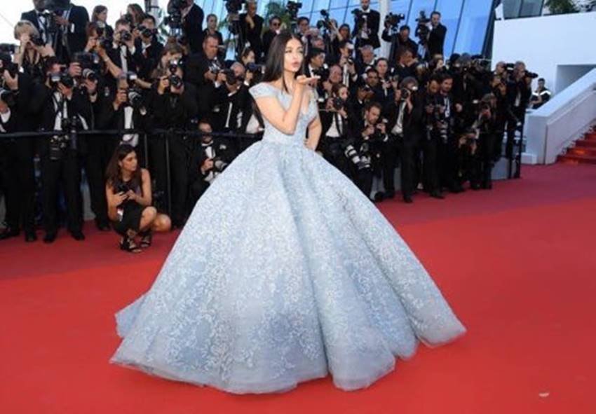 aish17 aishwarya rai cinderella, aishwarya rai disney princess, aishwarya rai cinderella pics, aishwarya rai disney princess pics, aishwarya rai bachchan, aishwarya rai bachchan cannes 2017, aishwarya rai bachchan 2017 cannes, aishwarya rai cannes 2017, cannes 2017 aishwarya rai, aishwarya rai 2017 cannes pics, cannes pic 2017 aishwarya rai, aishwarya rai cinderella dress pics, aishwarya rai cannes updates, aishwarya rai red carpet pics, aishwarya rai pics, indian express, entertainment news, bollywood movie updates
