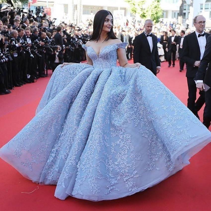 aish8 aishwarya rai cinderella, aishwarya rai disney princess, aishwarya rai cinderella pics, aishwarya rai disney princess pics, aishwarya rai bachchan, aishwarya rai bachchan cannes 2017, aishwarya rai bachchan 2017 cannes, aishwarya rai cannes 2017, cannes 2017 aishwarya rai, aishwarya rai 2017 cannes pics, cannes pic 2017 aishwarya rai, aishwarya rai cinderella dress pics, aishwarya rai cannes updates, aishwarya rai red carpet pics, aishwarya rai pics, indian express, entertainment news, bollywood movie updates