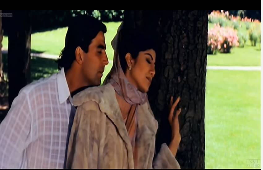 akshay kumar shilpa sanjay dutt madhuri, salman khan- madhuri Dixit, Govinda or Raveena tondon, Aishwarya rai or Abhichek bachchan, Rani Mukhergee or Shahrukh khan, Shahrukh khan or priynak chaopra, Bollywood old coupls, john or Bipasha
