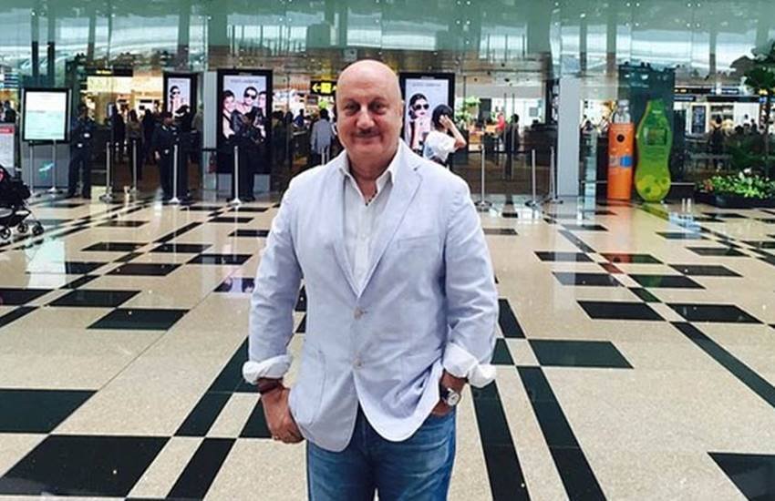 anupan kher bollywood stars struggle story, bollywood stars and their struggle, struggle time of bollywood actors, struggling days of bollywood stars, shahrukh khan struggle story, irfan khan, govinda struggle, entertainment news