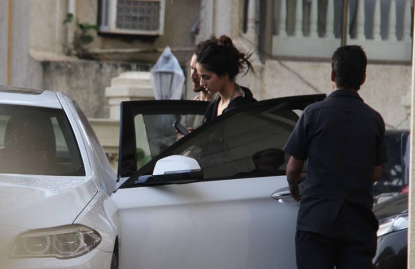 Tiger Shroff and Disha Patani, disha patani, disha and tiger seen together, Tiger Shroff and Disha Patani news apartment in bandra see picturess, Tiger Shroff and Disha Patani
