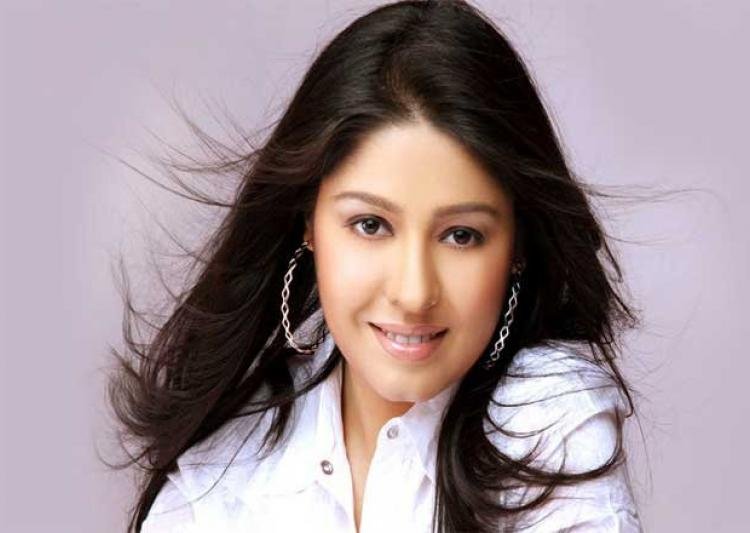 IndiaTvb25c54_sunidhi-chauhan