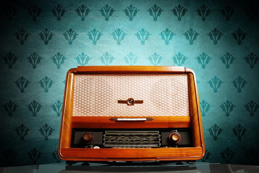 Radio dreamstime_xxl_12545582