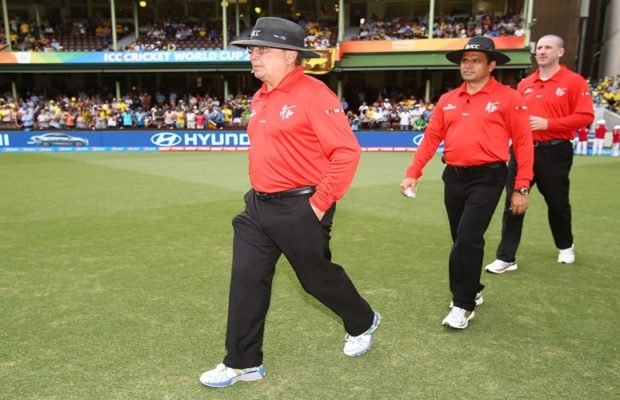 cricket-umpires-620x400 richest umpires, richest umpires in cricket history, cricket umpires, richest cricket umpires, wrong umpiring, worst umpiring, wrong dismissal, worst umpiring, sports news, cricket news, latest cricket news, jansatta, india