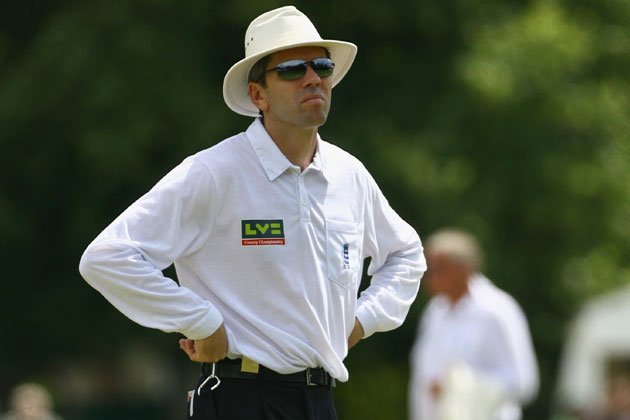 nigel_llong richest umpires, richest umpires in cricket history, cricket umpires, richest cricket umpires, wrong umpiring, worst umpiring, wrong dismissal, worst umpiring, sports news, cricket news, latest cricket news, jansatta, india
