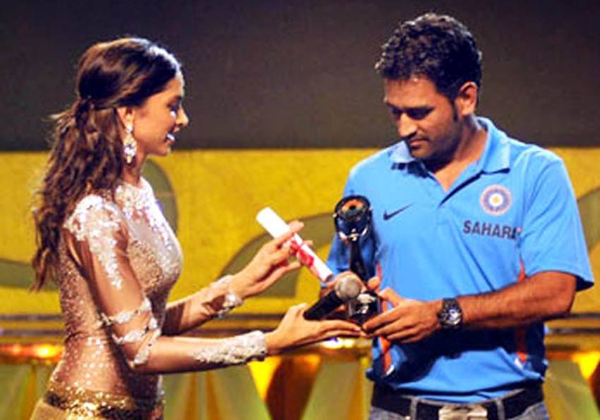 dhoni deepika dhoni deepika, Dhoni- Deepika Relationship, Dhoni Forth Girl Friend, Dhoni Love Life, MS Dhoni, Captaion Cool Dhoni, Mahi, Dhoni Big Hair, Yuvraj SIngh, Yuvraj Singh Love With Deepika, Dhoni Affair with Bollyood Actress