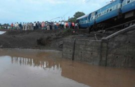 कामायनी एक्सप्रेस, ट्रेन हादसा, मध्यप्रदेश, जनता एक्सप्रेस, kamayani express, train accident, train derailed, train accident news, madhya pradesh, janata express, mp train accident, janata express derailed, train accident helpline numbers, train accident death toll