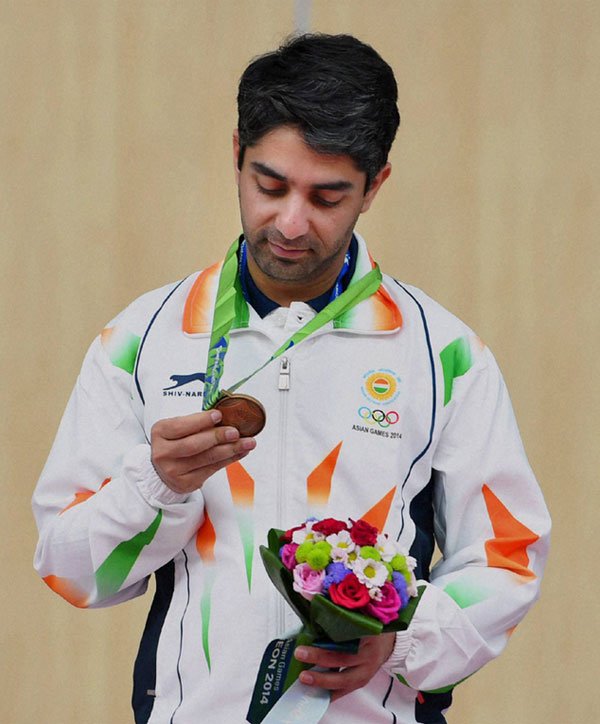 ग्लास्गो राष्ट्रमंडल खेलों के स्वर्ण पदक विजेता बिंद्रा ने छठे और 12वें शाट पर 9.9 और 9.6 के अलावा अच्छा स्कोर बनाया। आखिरी दो शाट पर उन्होंने 10.6 और 10.7 का स्कोर किया लेकिन उन्हें कांसे से ही संतोष करना पड़ा।