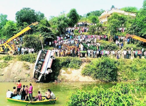 बिलासपुर में हुआ बस हादसा, 25 लोगों की मौत