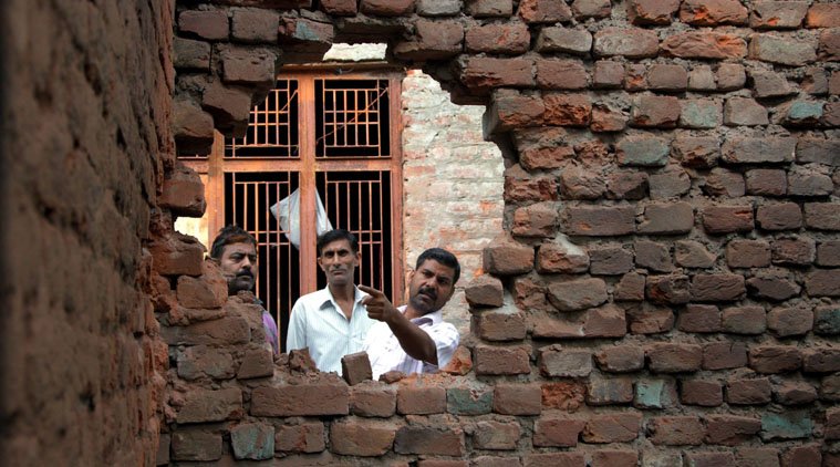 अपनी सुरक्षा के लिए नागरिक बंकरों के निर्माण की मांग कर रहे हैं। 