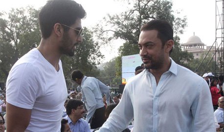 मोदी के ‘स्वच्छ भारत’ अभियान में शामिल हुए आमिर खान