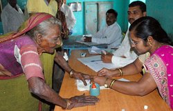 महाराष्ट्र व हरियाणा चुनाव: सबसे बड़ी पार्टी के रूप में उभर रही है भाजपा