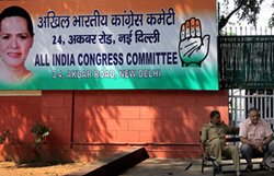 धर्मनिरपेक्ष दलों को एकजुट करने में लगी कांग्रेस