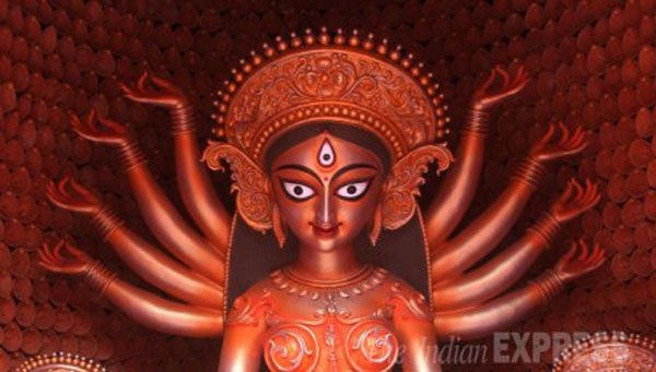 दुर्गोत्सव के लिए एकजुट हुई हिंदू-मुस्लिम लड़कियां