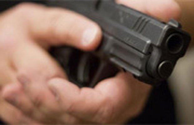 पटना में थाने से 200 मीटर की दूरी पर प्रेमी ने इंदौर से मिलने आई युवती को मारी चार गोलियां