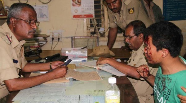 प्राथमिकी के अनुसार, मंगलवार रात को कोठानूर के पास बायरथी क्रास के एक रेस्तरां में तीनों मणिपुरी युवक खाना खा रहे थे तभी स्थानीय लोगों से कुछ कहासुनी के बाद यह घटना हुई। (फोटो: एक्सप्रेस)