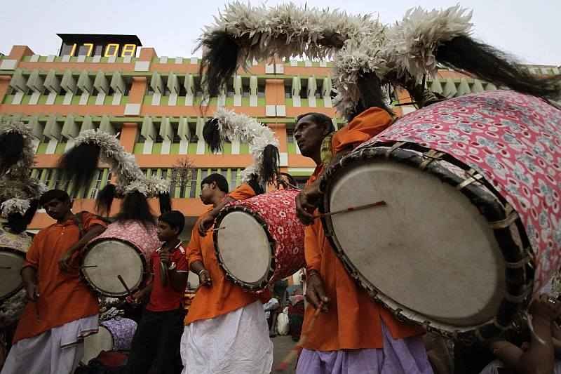 लुप्त हो रही है ‘ढाक’ बजाने की कला