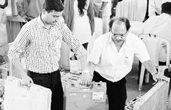 महाराष्ट्र में दिग्गजों के बीच तिकोना मुकाबला