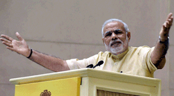 नरेंद्र मोदी के हाथों हुआ ‘श्रमेव जयते’ योजना की शुरुआत