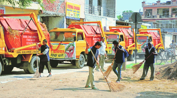 स्वच्छ भारत अभियान से दुखी हैं सरकारी बाबू