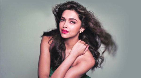 यह देखिए कैसे नयी-नवेली दुल्हन अर्पिता अपने दुल्हे आयुष के साथ ताल से ताल मिलाते हुए (फोटो: ट्विटर)