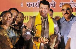 महाराष्ट्र सरकार में शामिल हो सकती है शिवसेना