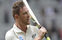 मैकुलम के तेज़ शतक की बदौलत तीसरे टेस्ट पर न्यूजीलैंड का शिकंजा कसा