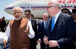 नरेंद्र मोदी पहुंचे ऑस्ट्रेलिया: G-20 में काले धन के मुद्दे पर डालेंगे जोर